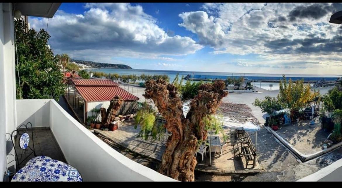 Seaview Apartment Tsoútsouros エクステリア 写真